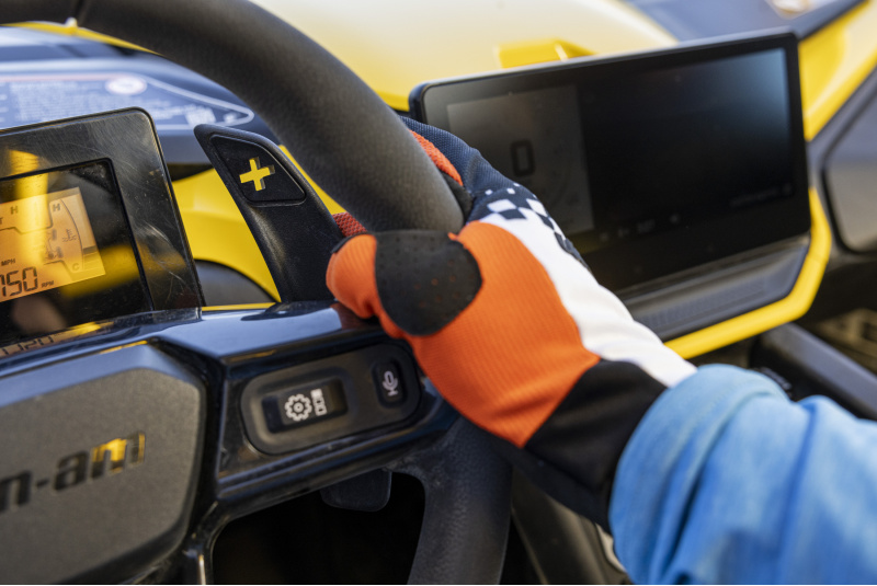 UTV & SSV CAN-AM / MAVERICK R X RS 999T DCT SAS - foto UTV & SSV CAN-AM / MAVERICK R X RS 999T DCT SAS - foto