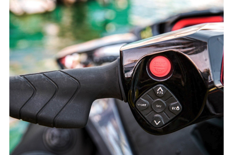 Vodné skútre SEA-DOO / SEA-DOO RXT-X 300 - foto Vodné skútre SEA-DOO / SEA-DOO RXT-X 300 - foto