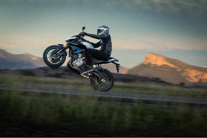 CF MOTO / CFMOTO 675NK - foto CF MOTO / CFMOTO 675NK - foto