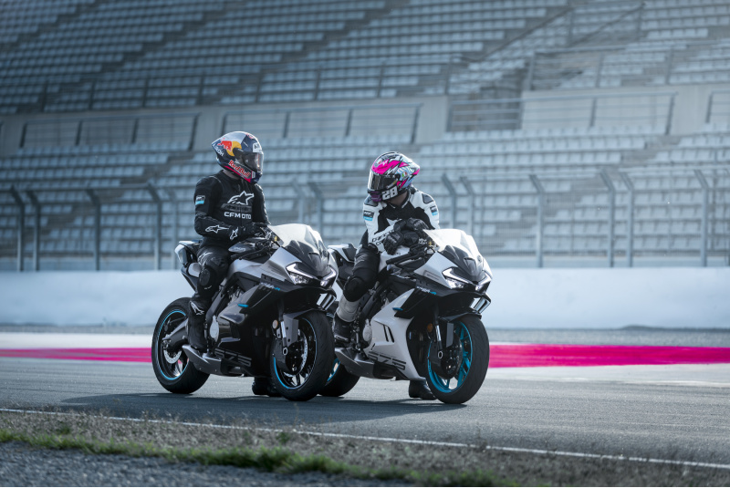 CF MOTO / CFMOTO 675SR-R - foto CF MOTO / CFMOTO 675SR-R - foto