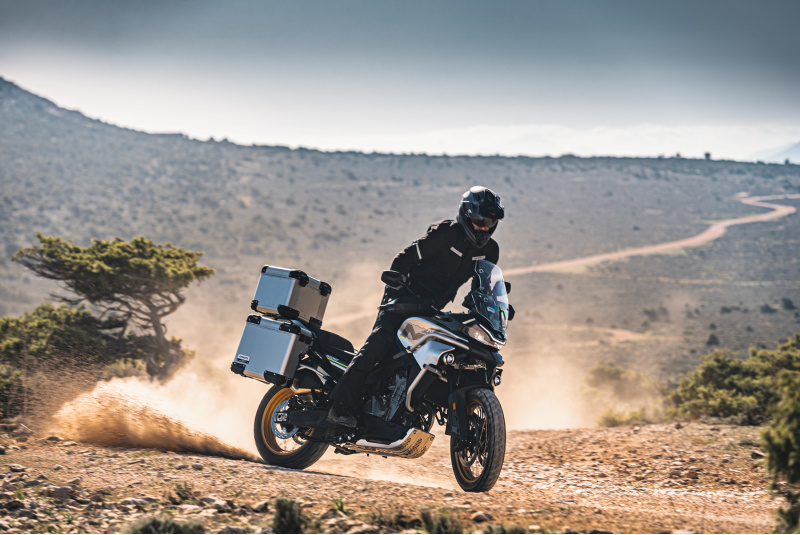 CF MOTO / CFMOTO 800MT Touring - foto CF MOTO / CFMOTO 800MT Touring - foto